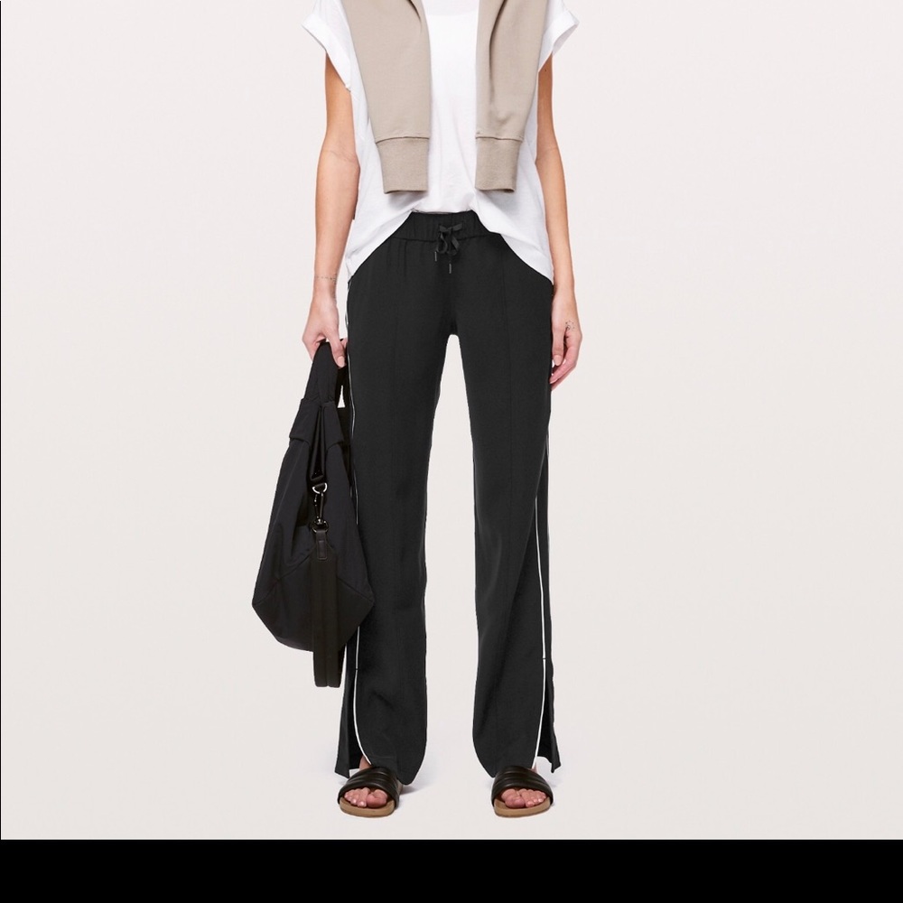 BRAND NEW LULULEMON SWEAT PANTS